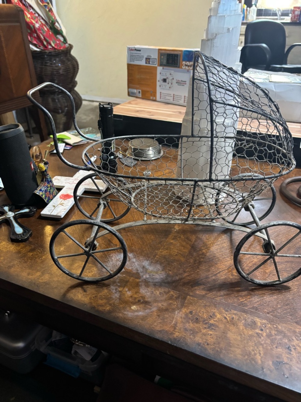 Metal and chicken wire carriage. - Picture 3 of 3